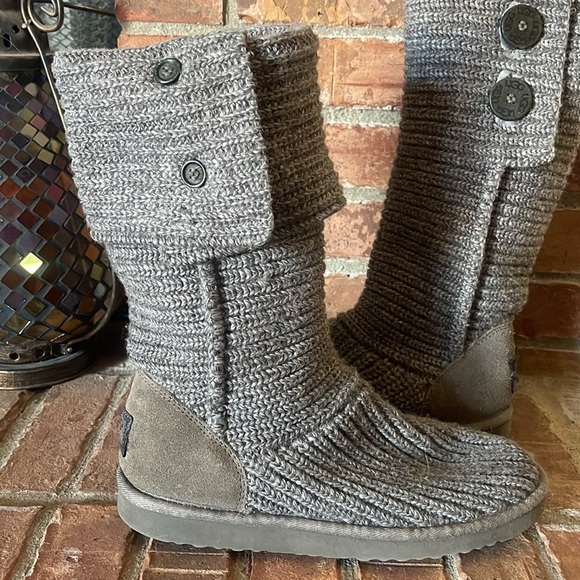 UGG Classic Cardy Button Detailed Gray Knit Boots - Picture 2 of 7